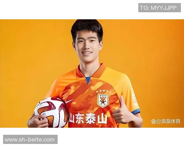 泰山小将彭啸庆祝20岁生日中超首秀成最珍贵礼物感谢韩鹏指导的信任与支持