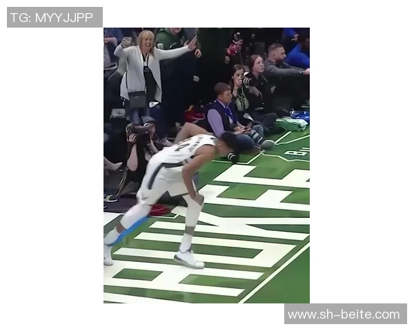 字母哥半场表现抢眼贡献10分4板5助频繁强攻制造犯规罚球命中率高